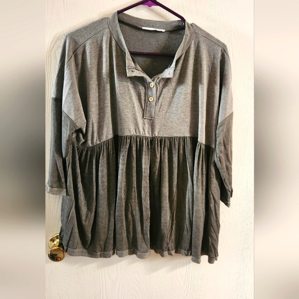 EUC Two toned grey top by Ces Femme